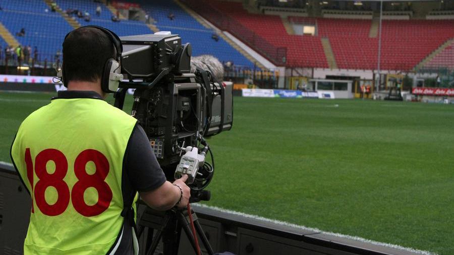 Calcio, la Lega vuole regalarsi un canale tv: venerdì il via libera al nuovo bando