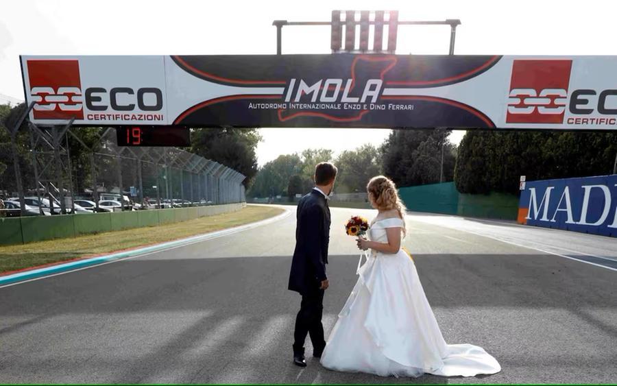 Matrimoni sulla pista di Imola nel segno di Ayrton Senna