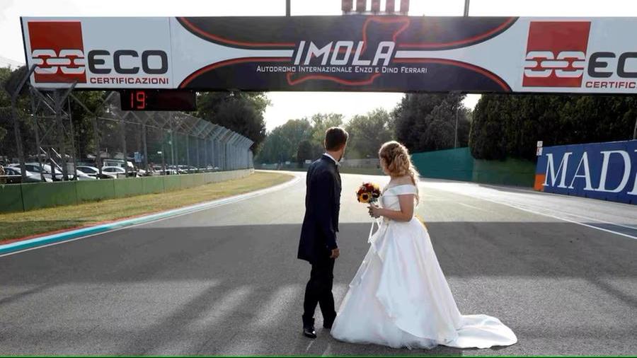 Matrimoni sulla pista di Imola nel segno di Ayrton Senna