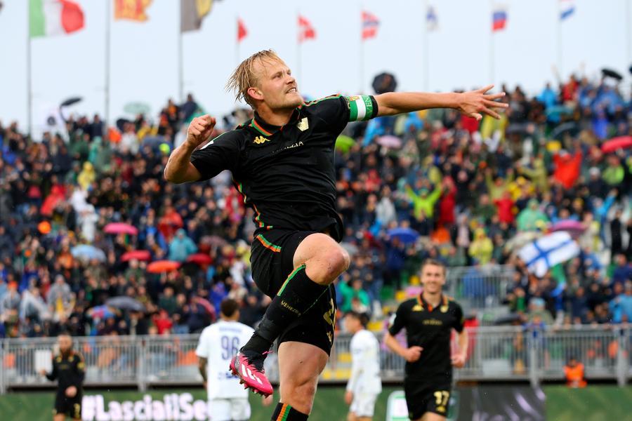 Serie B / Il Modena affonda in laguna. Poker di  Pohjanpalo e poi Zampano, è 5 a 0 per il Venezia