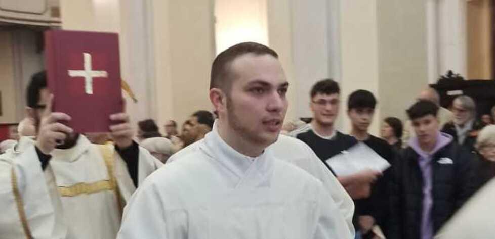 Orbetello, Andrea diventa diacono a 26 anni: «Vi spiego perché ho scelto di seguire Dio»