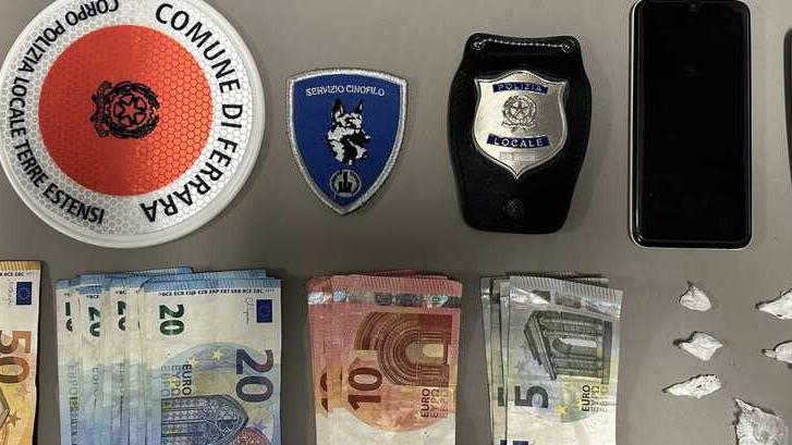 Ferrara, sorpreso a spacciare: arrestato