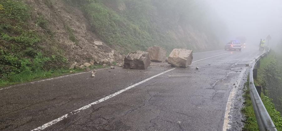 Serramazzoni, caduta massi: riaperta in serata la via Giardini in località “La Fontanina”