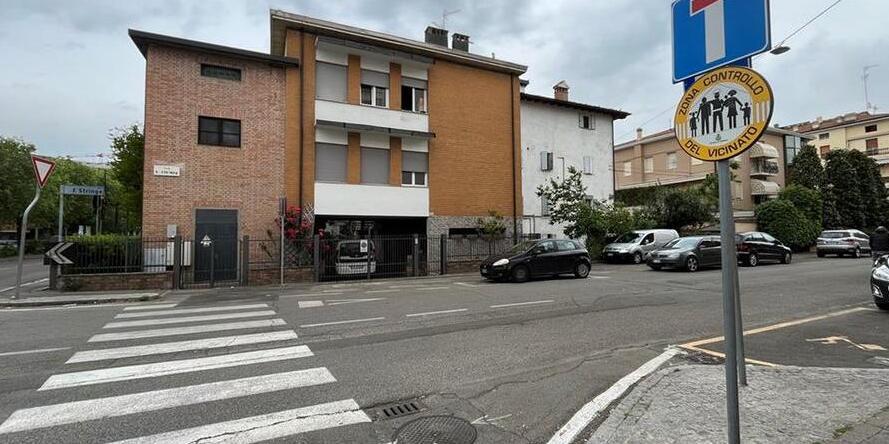 Modena Bomba a mano tra i cassonetti 