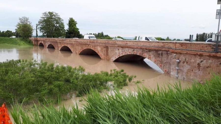 Aggiornamento maltempo:  chiude anche Ponte Motta a Cavezzo