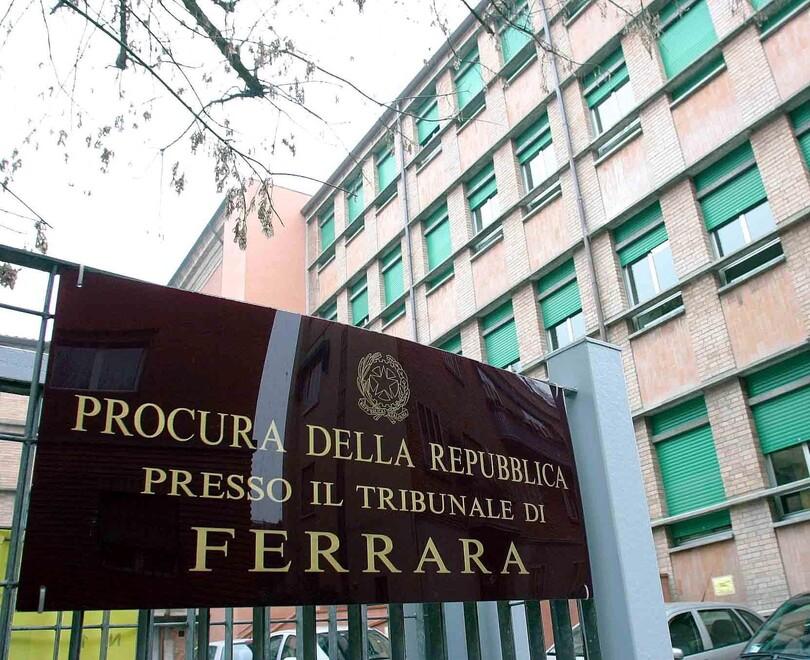 Ferrara, violenze e revenge porn: accusato dalle ex fidanzate
