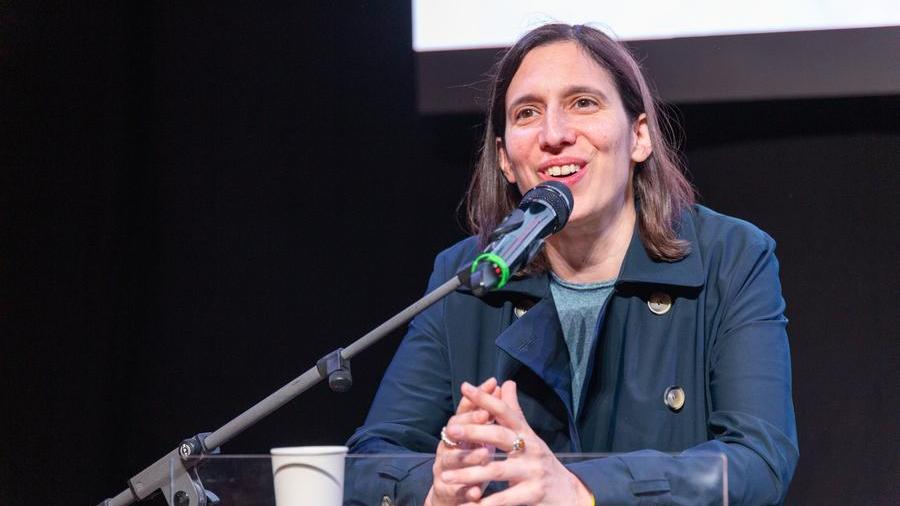Schlein, la freddura ai renziani alla Leopolda: “Bella, non ci sono mai venuta”. E attacca Meloni: “Un decreto ricattabilità”