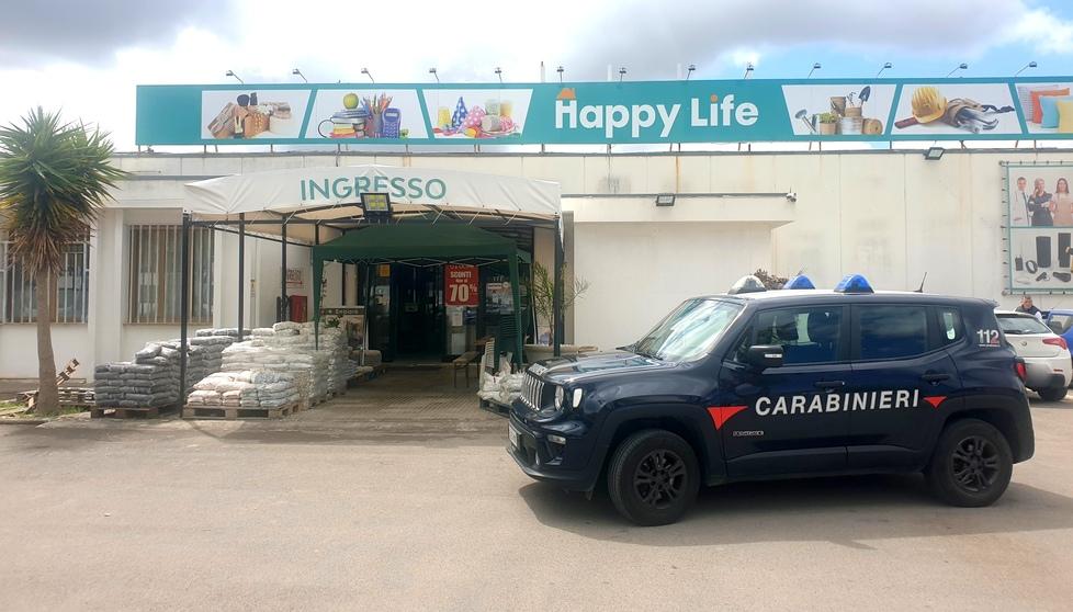 Sassari, botte ai commessi dopo il furto: 40enne patteggia due anni e mezzo