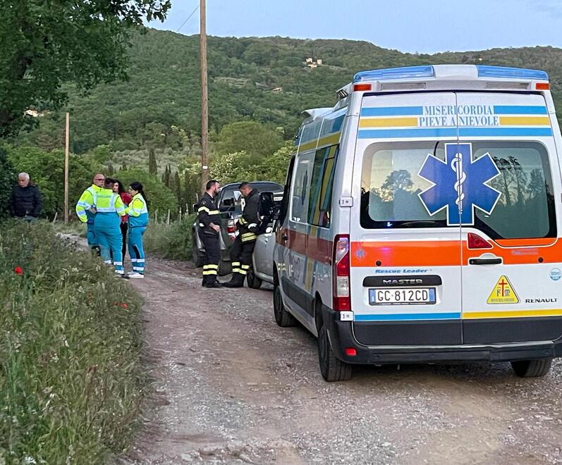 Pistoia, muore schiacciato dal trattore: le telefonate a vuoto della moglie, poi la scoperta