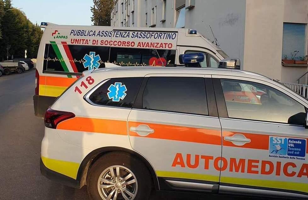 Roccastrada, ferito da due coltellate: trovato disteso in strada in una pozza di sangue