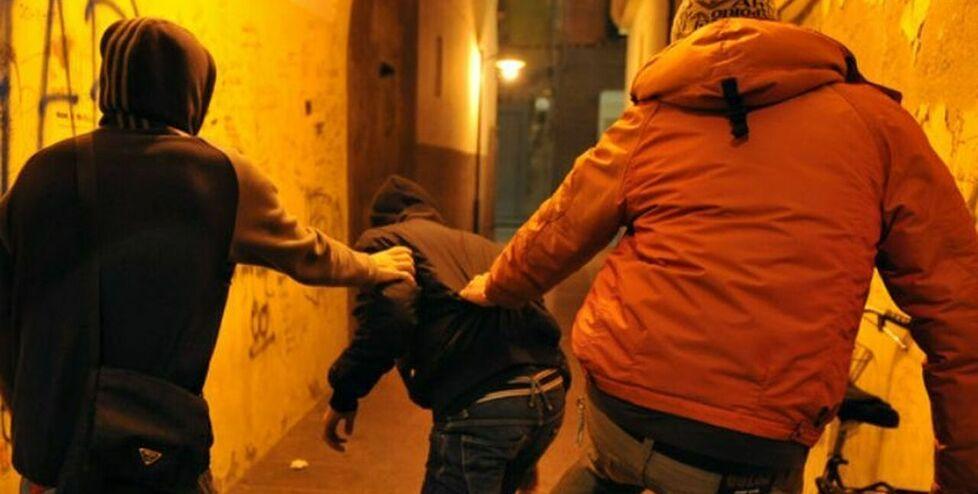 Firenze, pestaggio al luna park: fermata la baby gang. Un anno di violenze: la mappa delle aggressioni