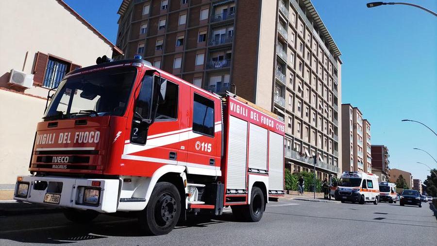 Pompieri e ambulanze in viale Nazario Sauro (foto Daniele Stefanini/Silvi)