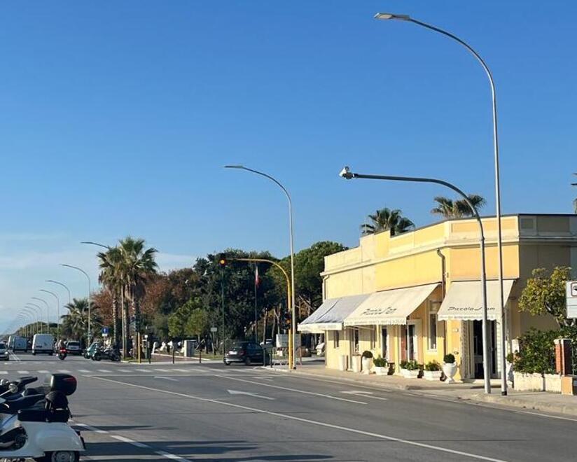 Forte dei Marmi, telecamera davanti alla Capannina: multerà chi passerà con il rosso