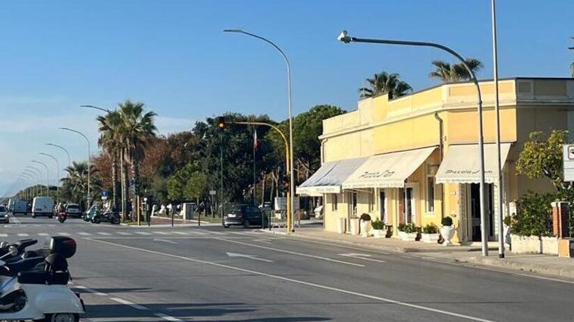 Forte dei Marmi, telecamera davanti alla Capannina: multerà chi passerà con il rosso