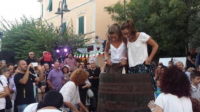 Pienone e tanto divertimento per la festa della vendemmia