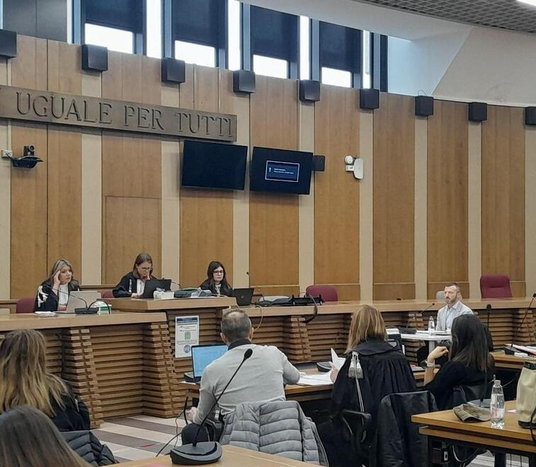 Bimbi tolti ai genitori per 5 anni «Un pezzo di teatro dell’assurdo»