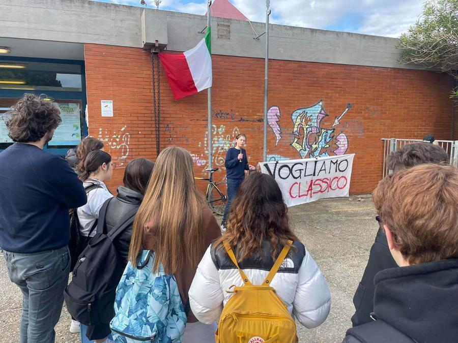 Piombino, all’Einaudi presidio degli studenti contro lo stop al liceo classico
