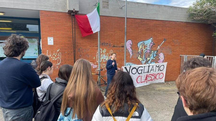 Piombino, all’Einaudi presidio degli studenti contro lo stop al liceo classico