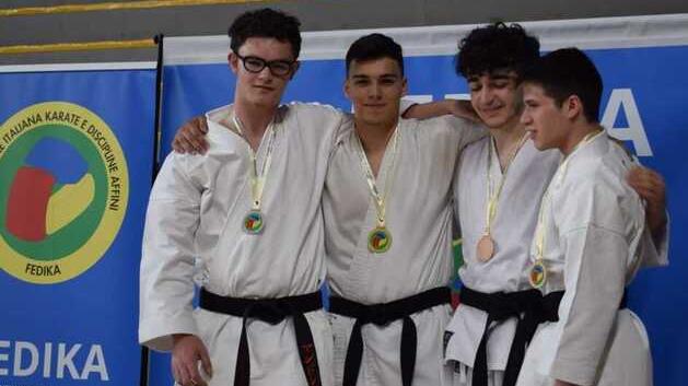 Tante medaglie agli italiani per gli atleti del Karate Pistoia
