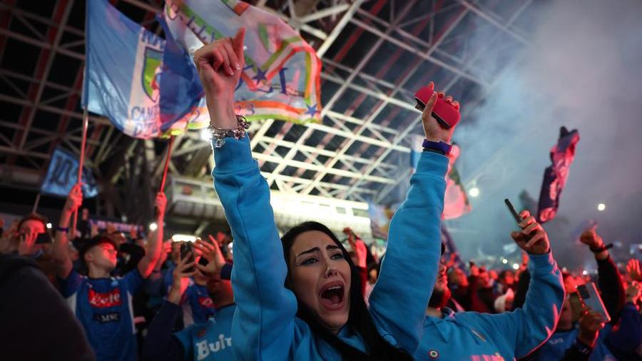 Il Napoli pareggia a Udine: è scudetto, esplode la festa nella città partenopea
