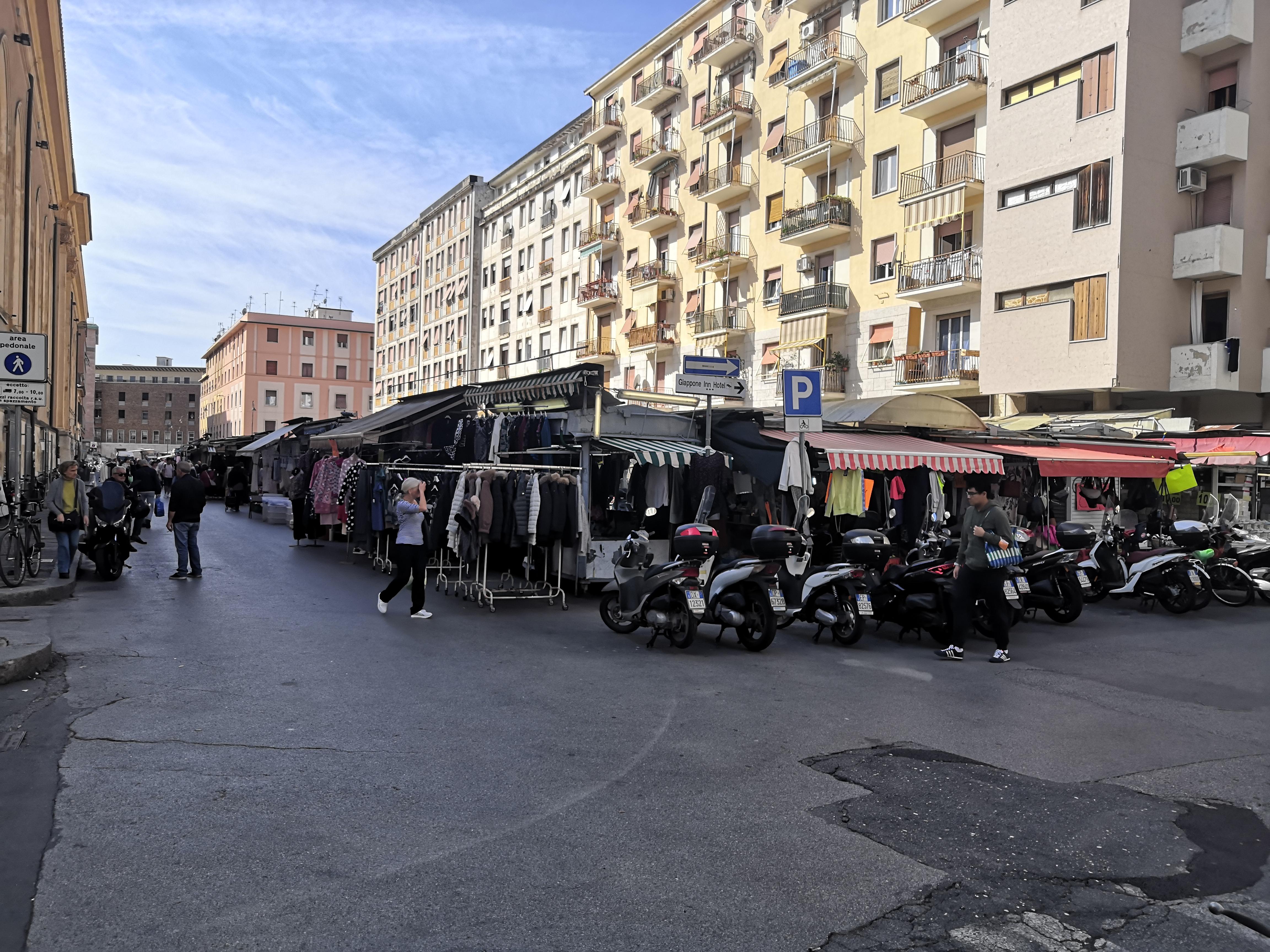 I banchi di via Buontalenti