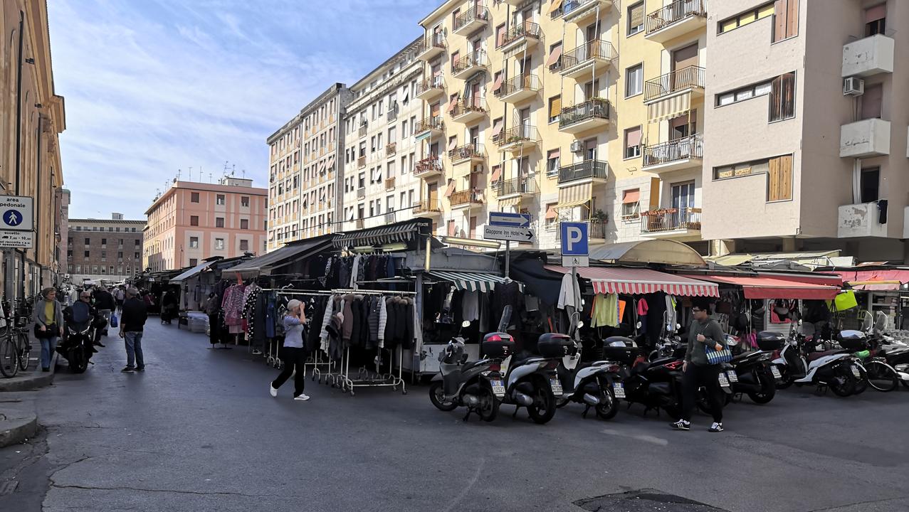 I banchi di via Buontalenti