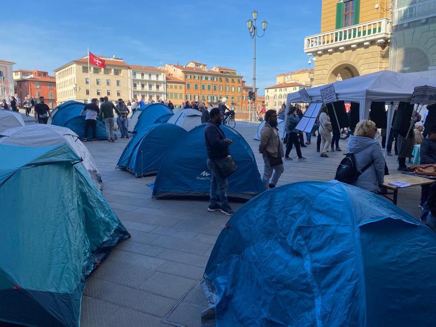 
	Le tende della Comunit&agrave; di quartiere di Sant&rsquo;Ermete davanti a Palazzo Gambacorti

