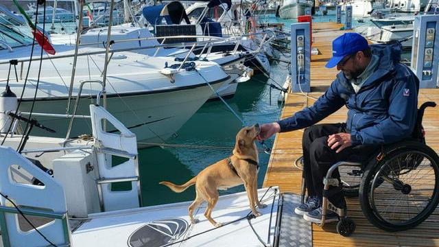Marco Rossato con il suo cane Muttley