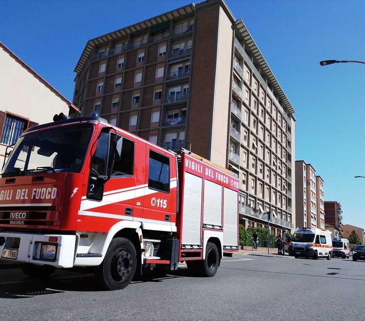 Ambulanze e pompieri in viale Nazario Sauro (Foto Daniele Stefanini/Silvi)
