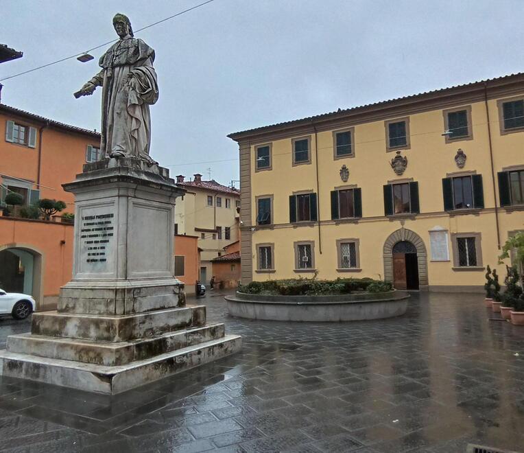 Piazza dello Spirito Santo senza la “sua” palma abbattuta il 22 novembre