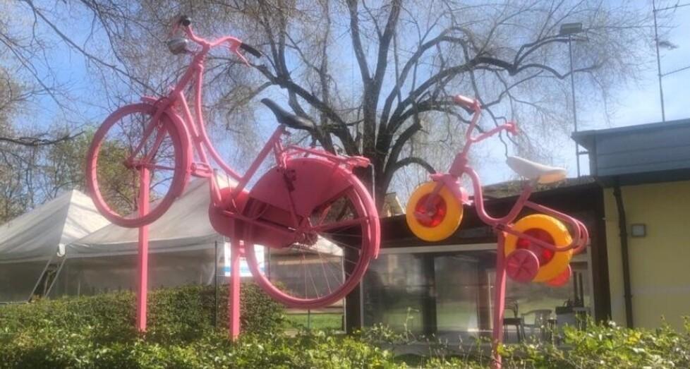 Giro d’Italia, l’omaggio di bambini e ragazzi della Neuropsichiatria