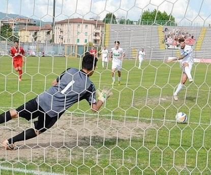 Nella foto il rigore realizzato da Fabio Aliboni