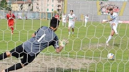 Nella foto il rigore realizzato da Fabio Aliboni