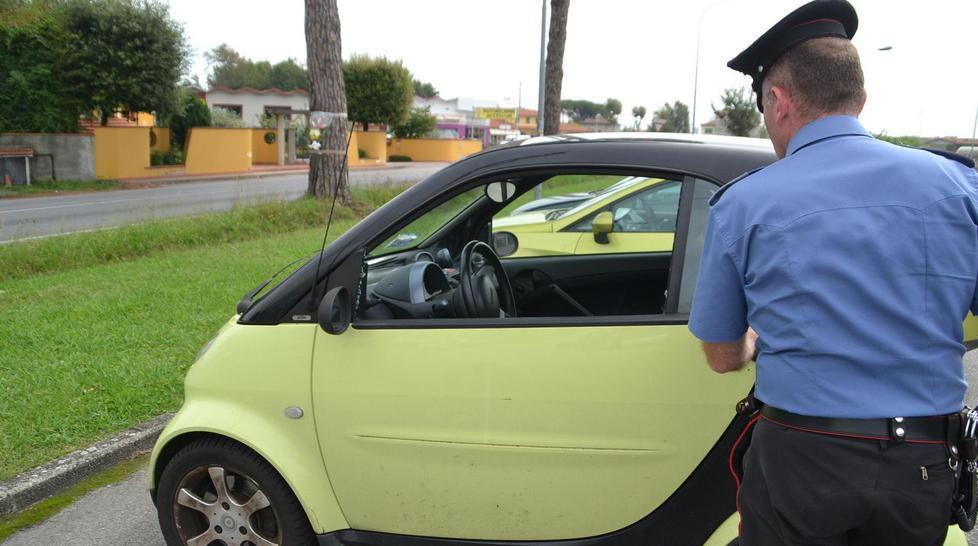 Resta in carcere il ladro che spacca i vetri alle macchine 