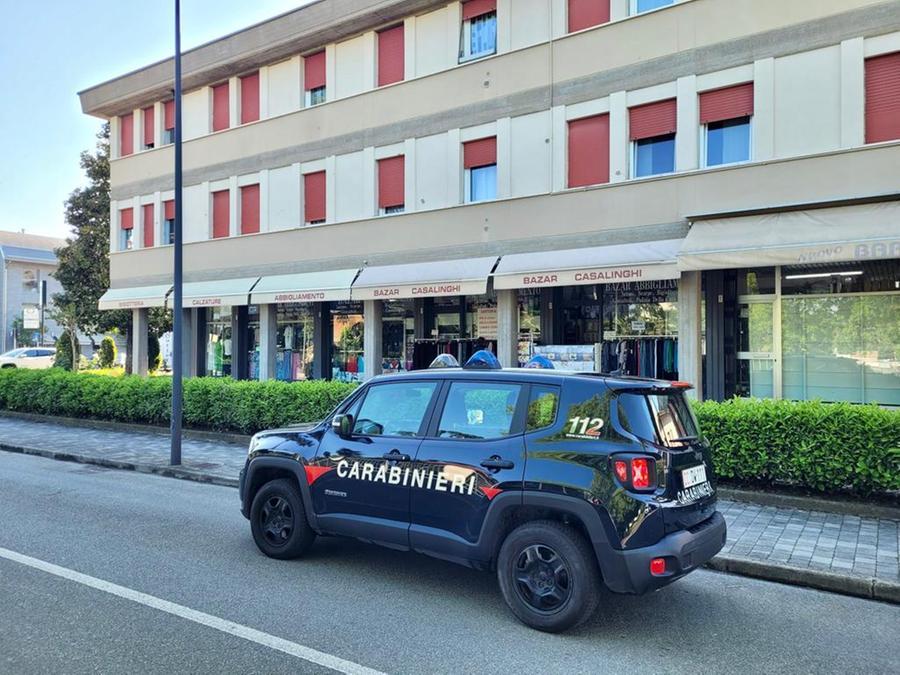 Sorpreso a rubare picchia i due coniugi proprietari del negozio, arrestato