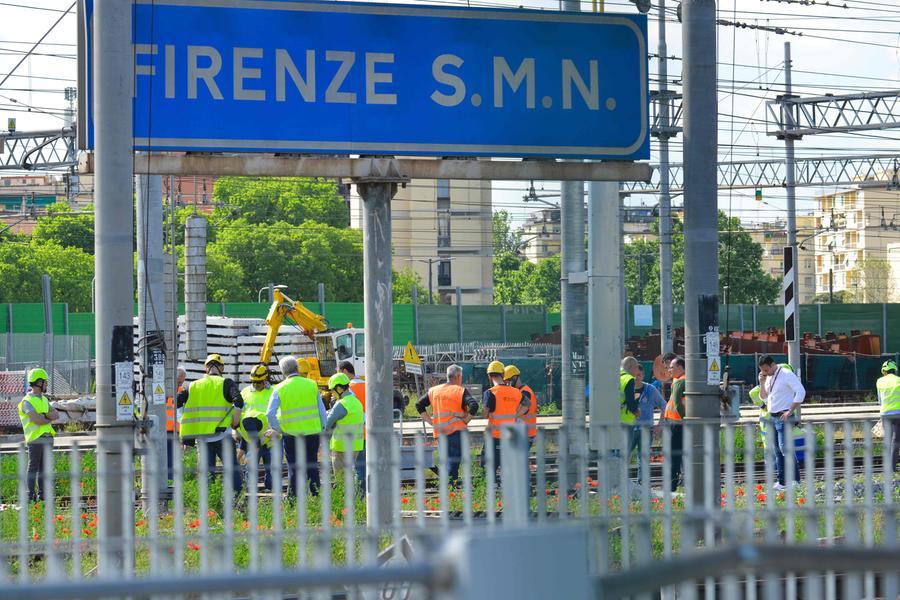 Sopralluogo al deposito locomotive della stazione di Santa Maria Novella dopo lo svio del treno regionale