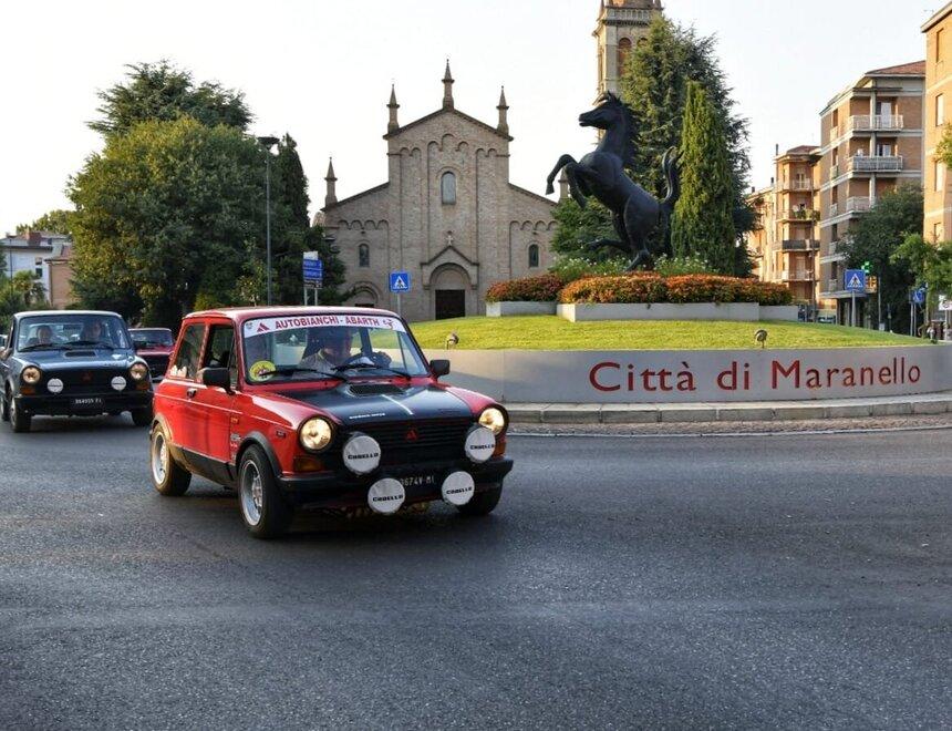 Maranello&nbsp; Il rombo delle A112 Abarth in piazza con il quinto raduno internazionale 