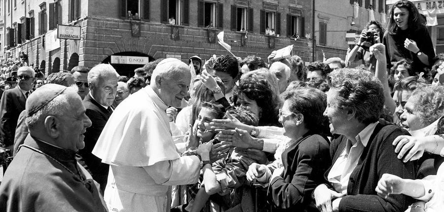 Agenzia Bf. Dallo scià ai papi uno sguardo lungo 60 anni