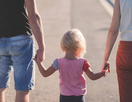 In “fuga” da Bristol ad Alghero con i 2 figli, ma per i giudici di Sassari devono tornare in Inghilterra