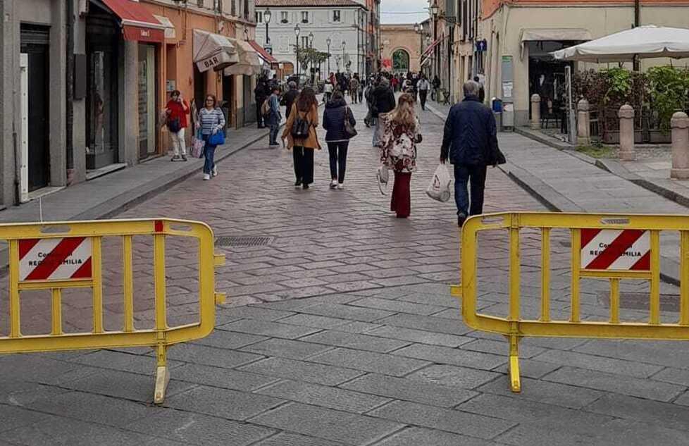 Il comitato di via Roma va controcorrente: «Ci piacerebbe pedonalizzare il quartiere» 