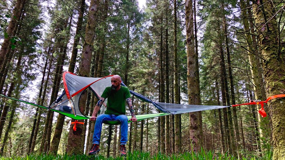 «Dormire sospesi tra gli alberi, il turismo è un tuffo nella natura»