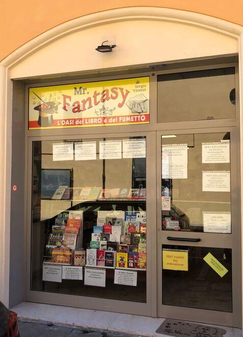 Sergio va in pensione: chiude l’ultima libreria rimasta a Finale Emilia