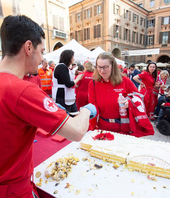 Croce Rossa di Modena, che festa in piazza Mazzini! 