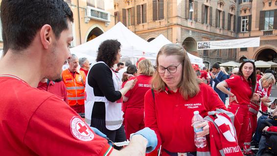 Croce Rossa di Modena, che festa in piazza Mazzini! 