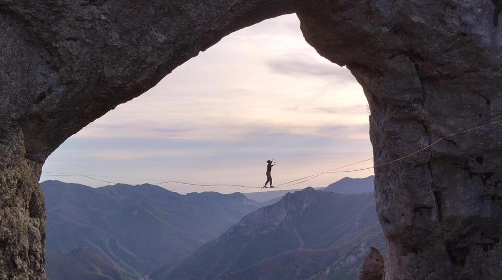 Lo slackliner Marco Fornacciari protagonista di un’impresa sul Monte Forato nei giorni scorsi