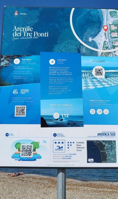 La principale spiaggia cittadina dei Tre Ponti adesso nella nuova cartellonistica ha la dicitura di “arenile”