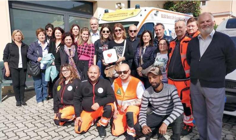 
	La cerimonia di consegna del defibrillatore ieri a Castelfranco

