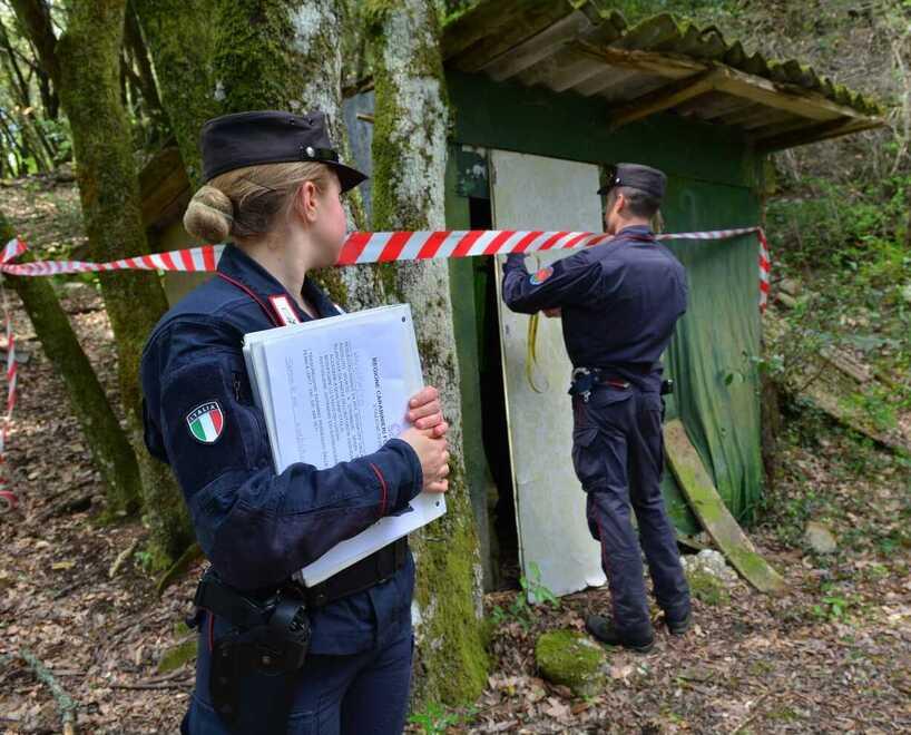 Le forze dell’ordine intervenute sul posto: il controllo è scattato per abusi edilizi in aree rurali