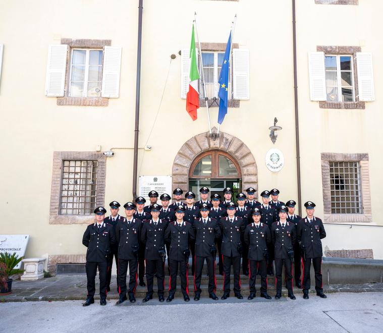 Il gruppo di giovani carabinieri destinati alla provincia di Lucca