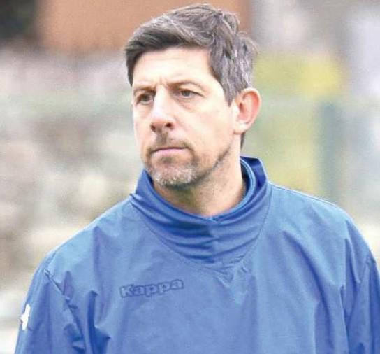 
	L&rsquo;allenatore biancorosso Roberto Cretaz durante una gara della stagione in corso (foto Agenzia Bf)

